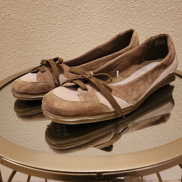 Aerosoles Light Green 💚 Telegram Suede Leather Flats Size 9 - Picture 1 of 6